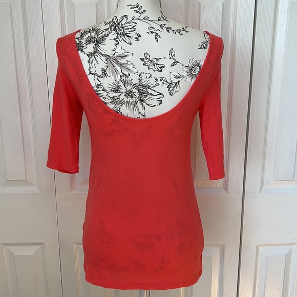 NWOT Old Navy Women’s Top Size Small - Picture 2 of 2